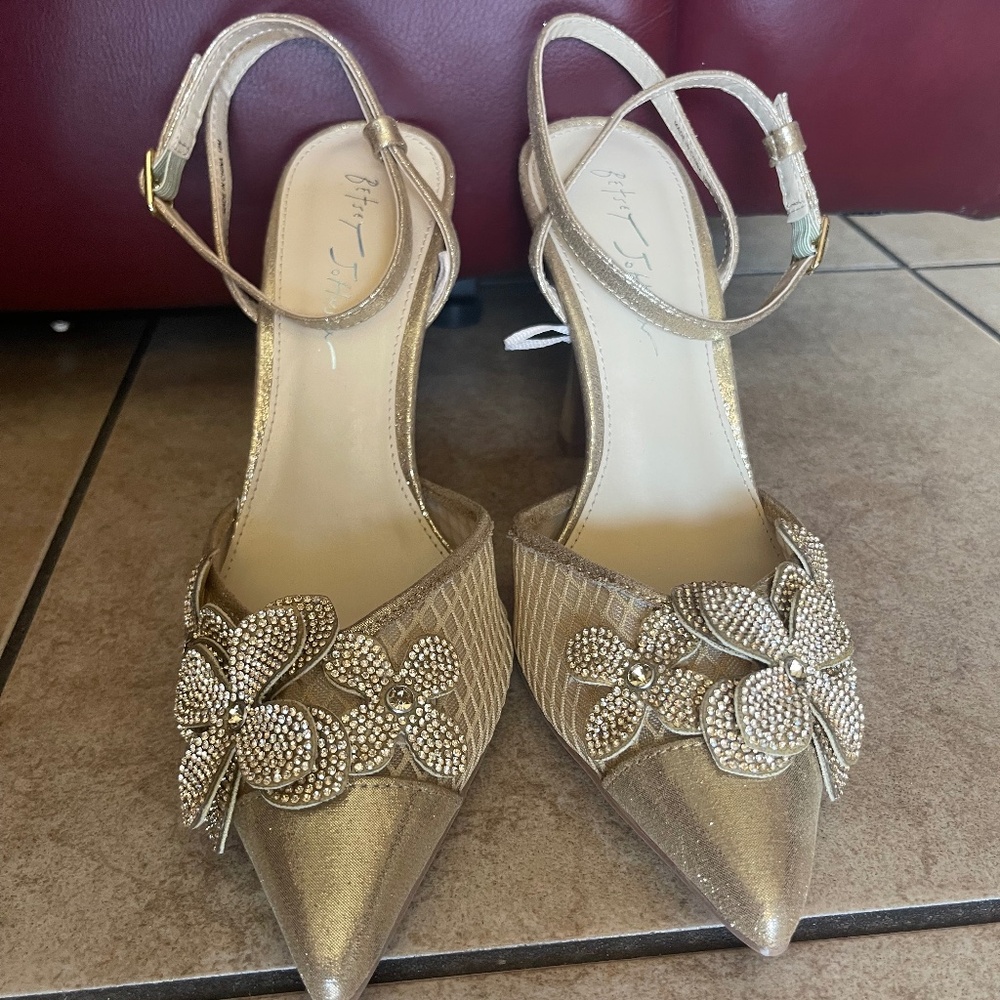 Blue by Betsey Johnson SOFYA Mesh Rhinestone Flower Pointed Toe Heels in 10M